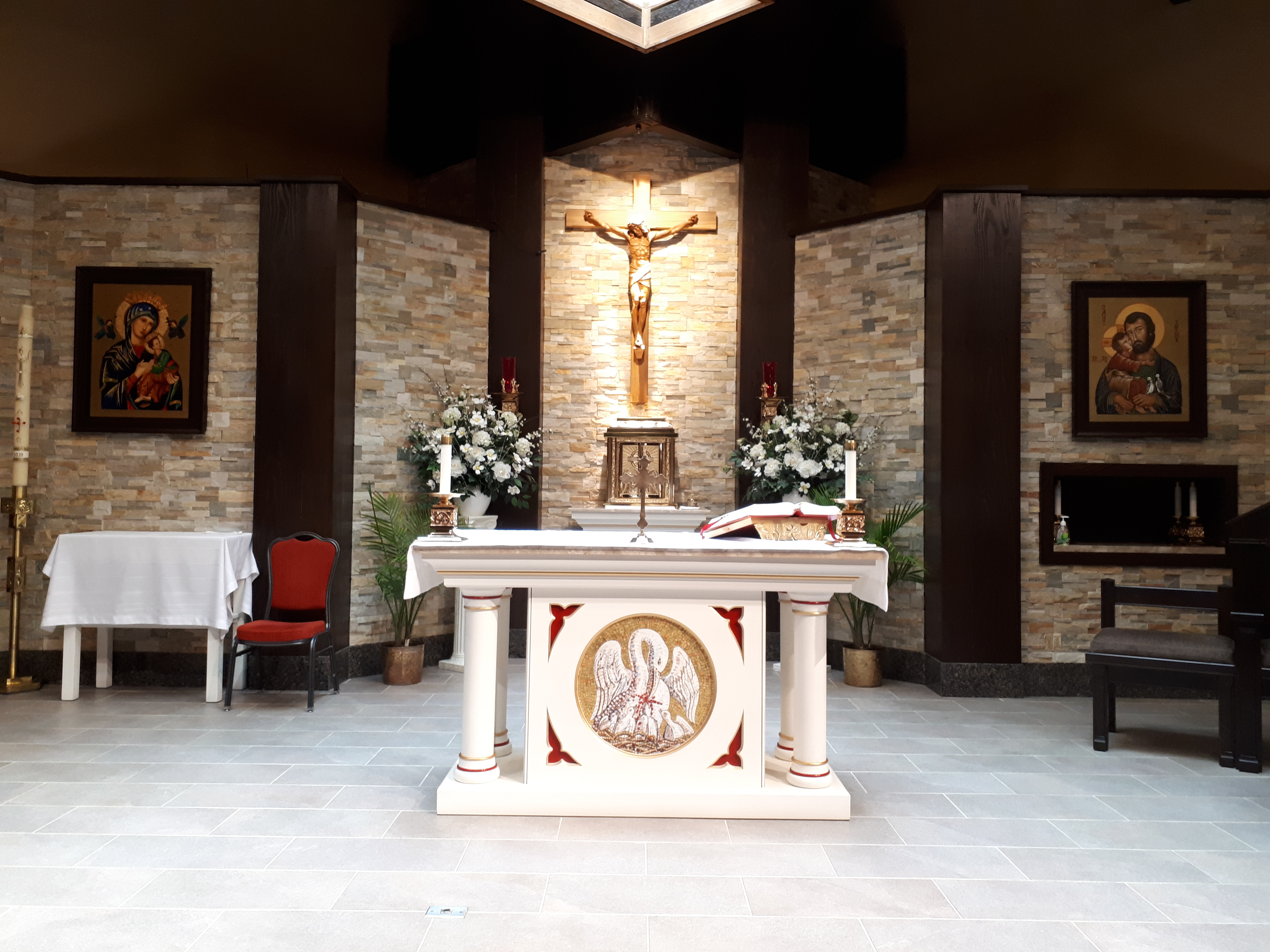 a photo of the altar at St. Francis of Assisi Parish
